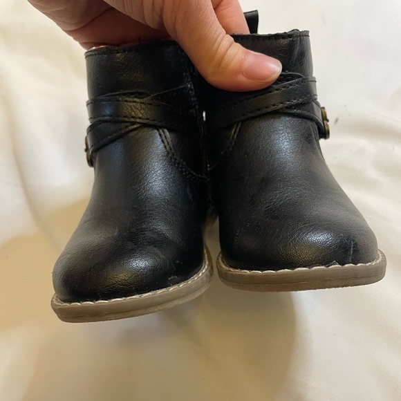 Girls Old Navy size 6 (13.5) black boots - Picture 3 of 7